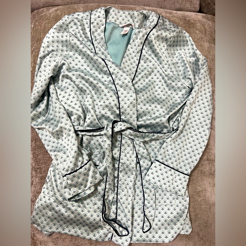 VICTORIA’S SECRET LUXURY SHORT ROBE OR PAJAMA TOP WITH TIE BELT